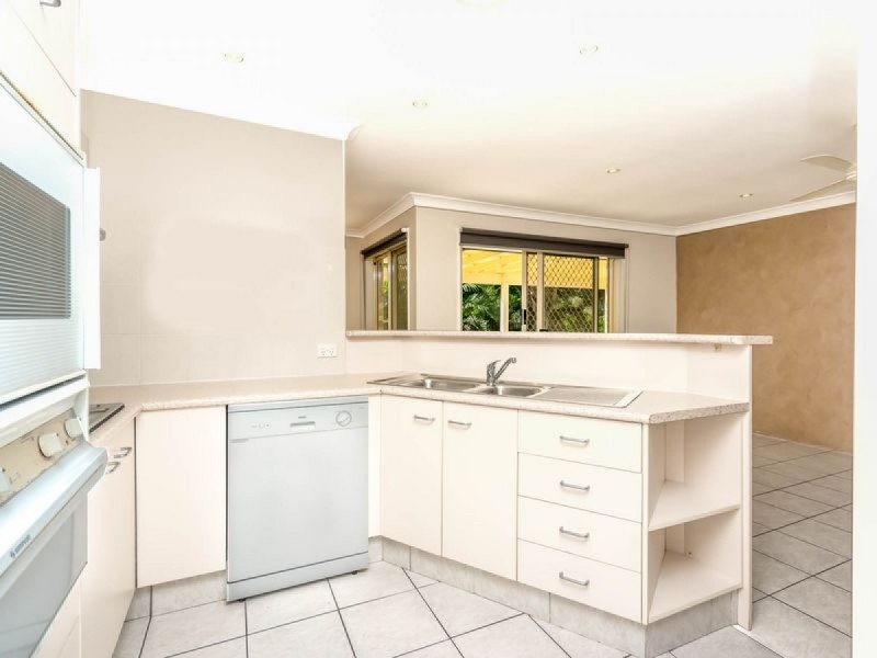 252 Mildura Drive, Helensvale QLD 4212