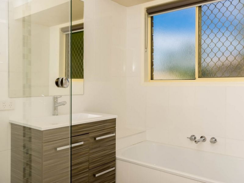 252 Mildura Drive, Helensvale QLD 4212