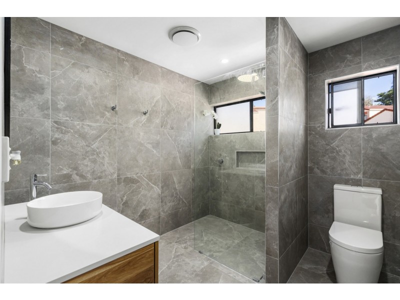 1/1A Mcleod Street, Highland Park QLD 4211