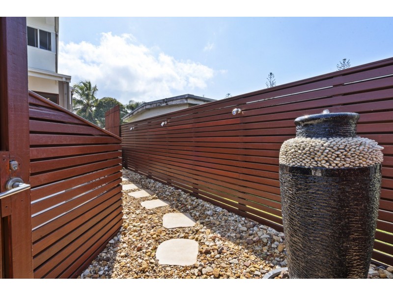 1/3 Nankeen Avenue, Paradise Point QLD 4216