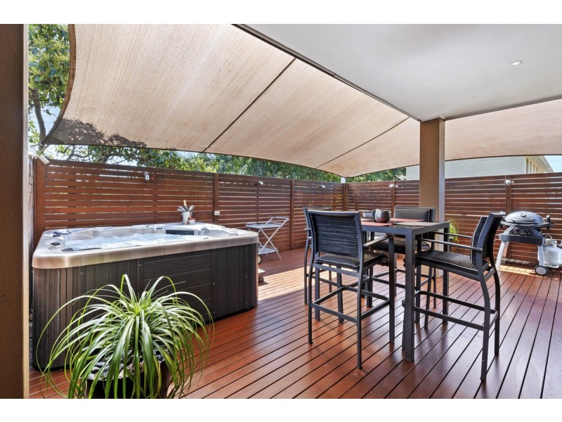 1/3 Nankeen Avenue, Paradise Point QLD 4216