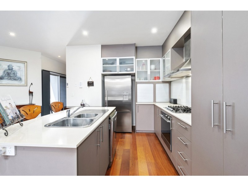 1/3 Nankeen Avenue, Paradise Point QLD 4216