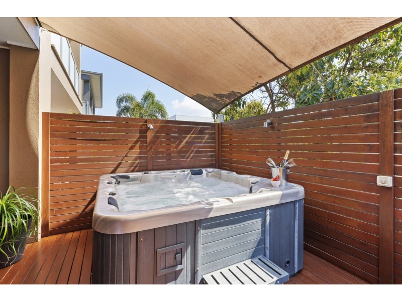 1/3 Nankeen Avenue, Paradise Point QLD 4216