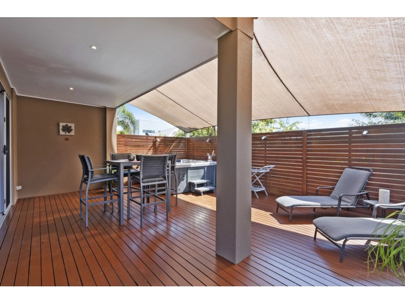 1/3 Nankeen Avenue, Paradise Point QLD 4216