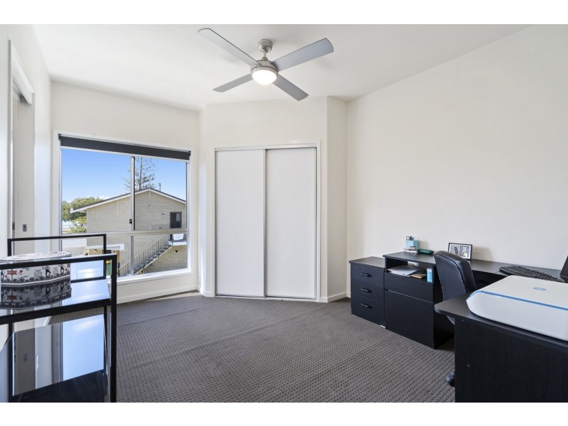 1/3 Nankeen Avenue, Paradise Point QLD 4216