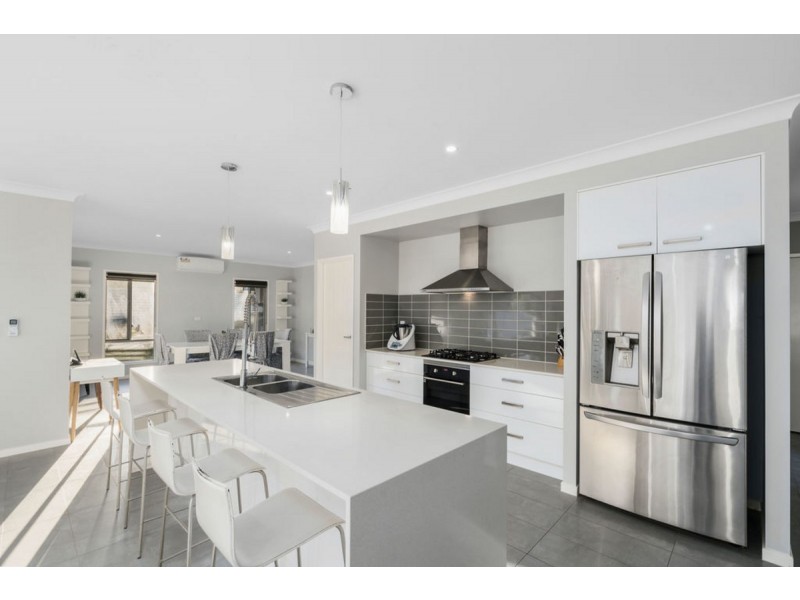 16 Northern Skies Terrace, Maudsland QLD 4210