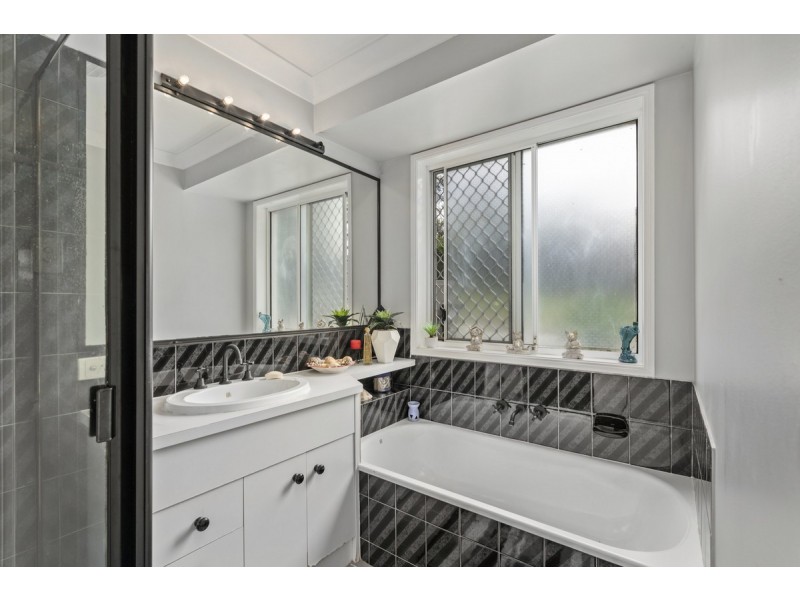 12 Benalla Court, Parkwood QLD 4214