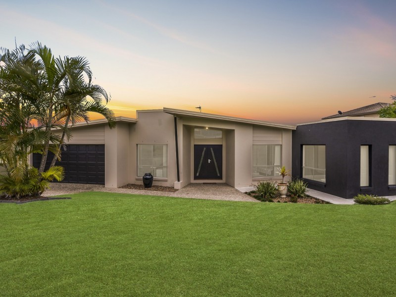 3 Arragan Court, Pacific Pines QLD 4211