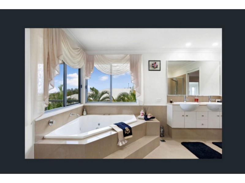 41 Salvado Drive, Pacific Pines QLD 4211