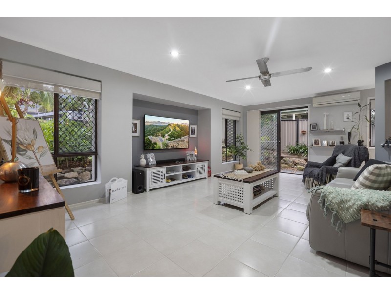 6 Eildon Place, Helensvale QLD 4212