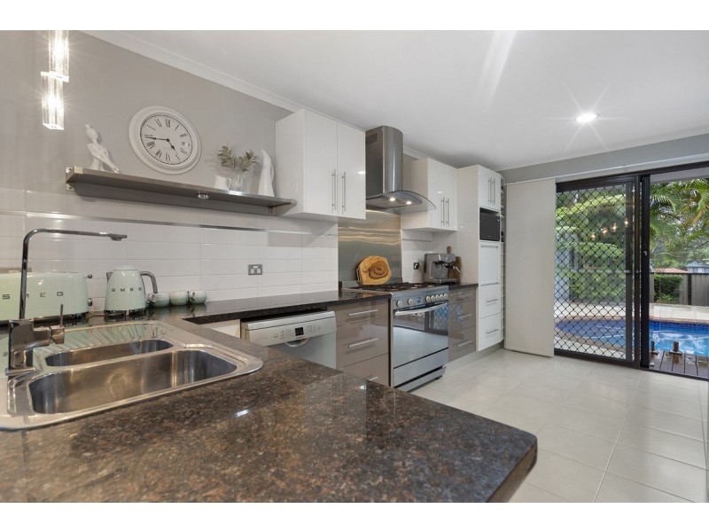 6 Eildon Place, Helensvale QLD 4212