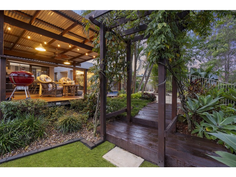 6 Eildon Place, Helensvale QLD 4212