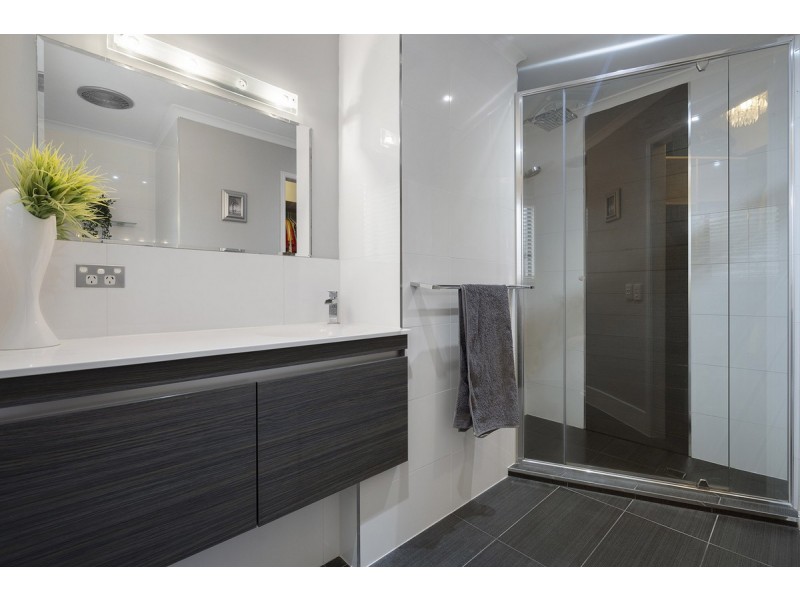 6 Eildon Place, Helensvale QLD 4212