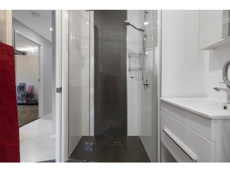 6 Eildon Place, Helensvale QLD 4212