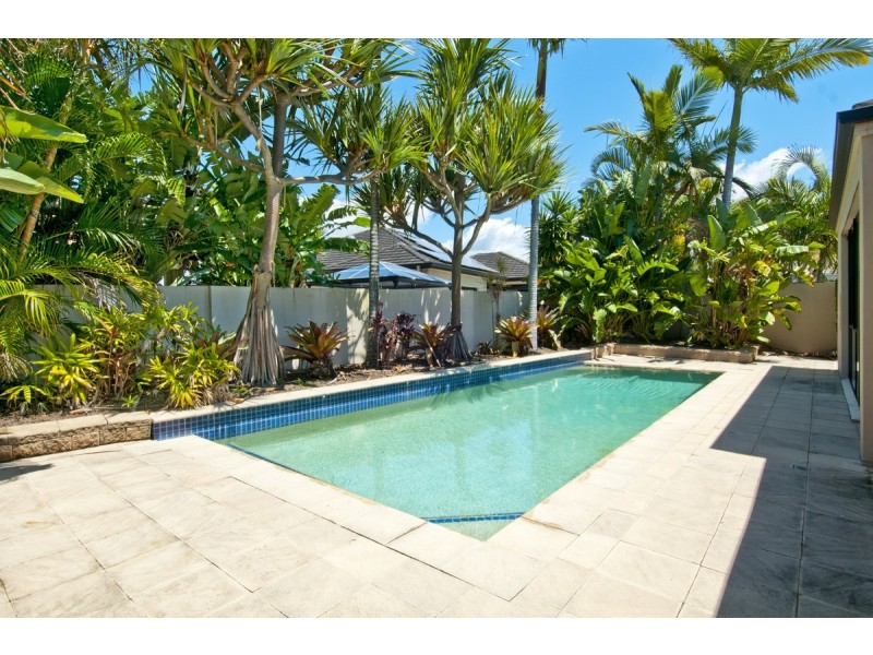 11 Waterside Esplanade, Helensvale QLD 4212
