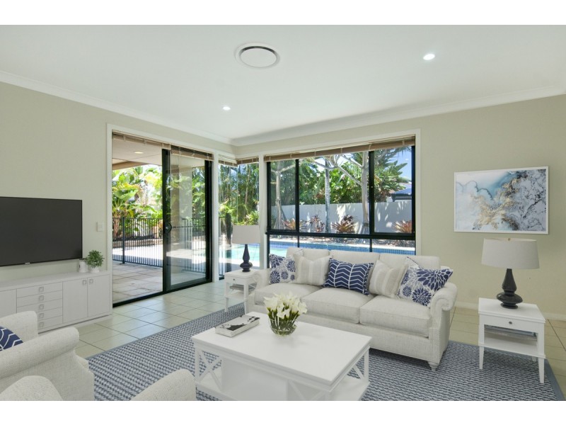 11 Waterside Esplanade, Helensvale QLD 4212
