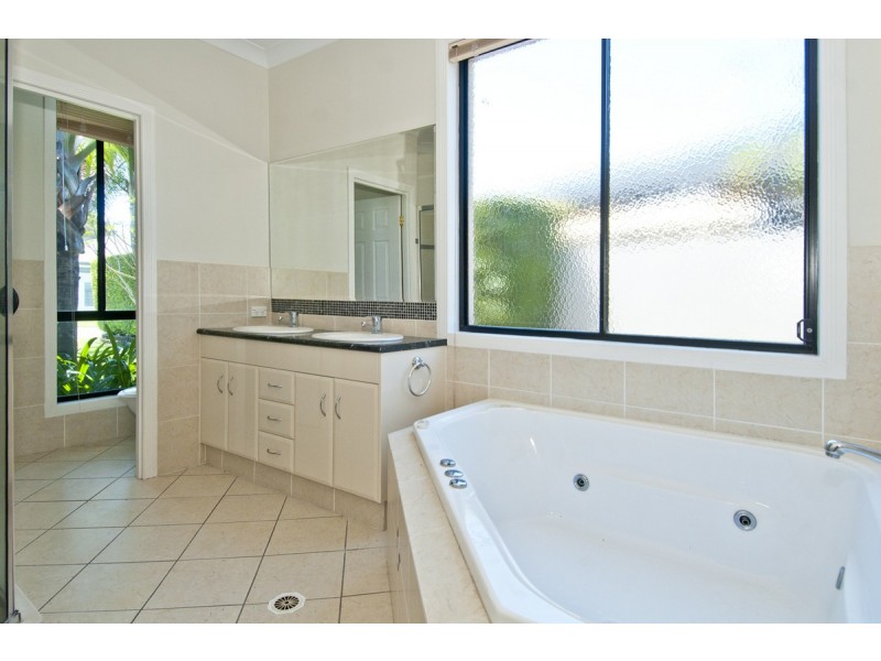 11 Waterside Esplanade, Helensvale QLD 4212