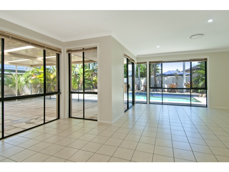 11 Waterside Esplanade, Helensvale QLD 4212