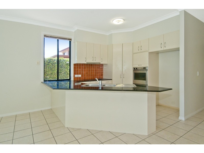 11 Waterside Esplanade, Helensvale QLD 4212