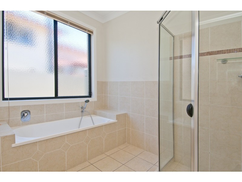 11 Waterside Esplanade, Helensvale QLD 4212