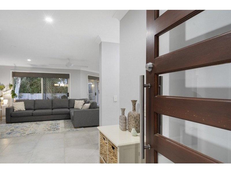 8 Elanda Place, Helensvale QLD 4212