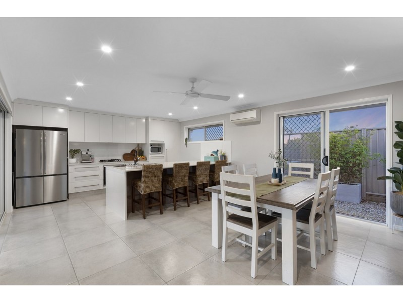 8 Elanda Place, Helensvale QLD 4212