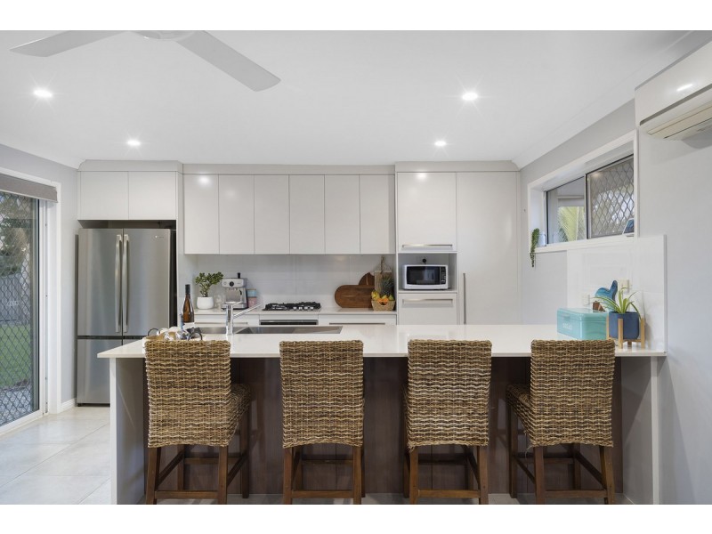 8 Elanda Place, Helensvale QLD 4212