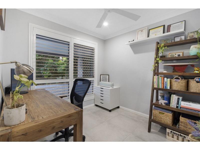 8 Elanda Place, Helensvale QLD 4212