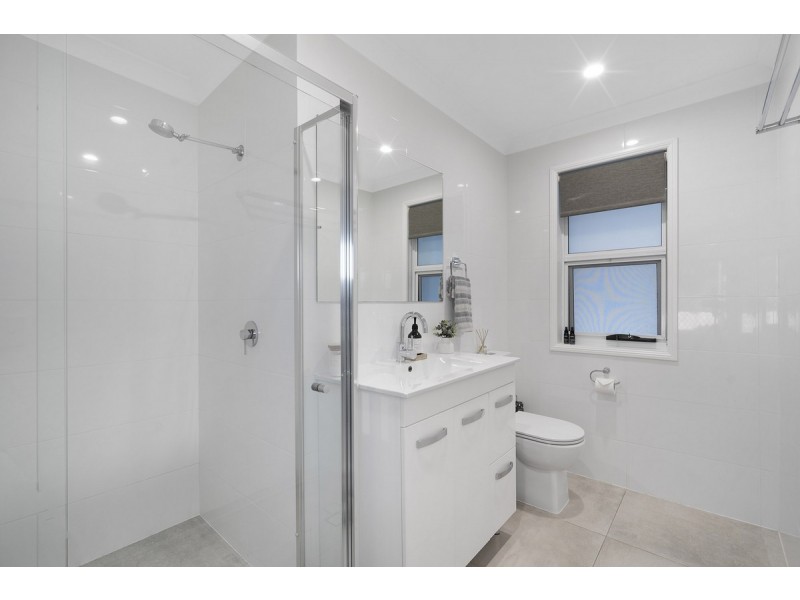 8 Elanda Place, Helensvale QLD 4212