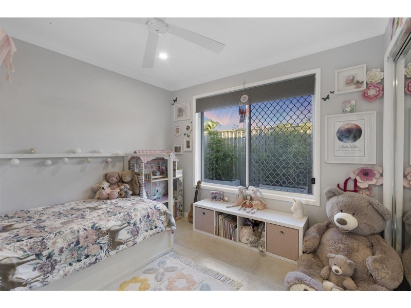 8 Elanda Place, Helensvale QLD 4212