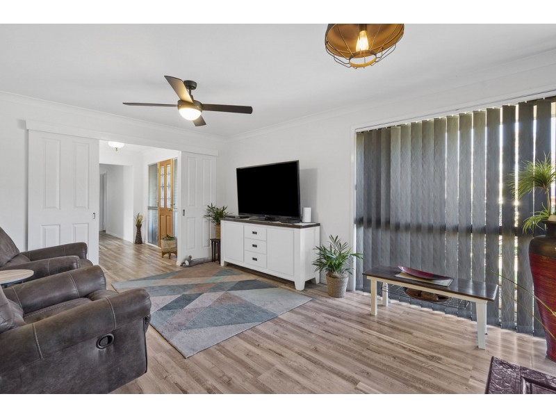 4 Calder Crescent, Helensvale QLD 4212