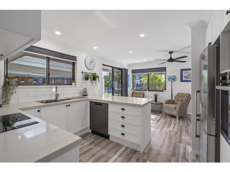 4 Calder Crescent, Helensvale QLD 4212