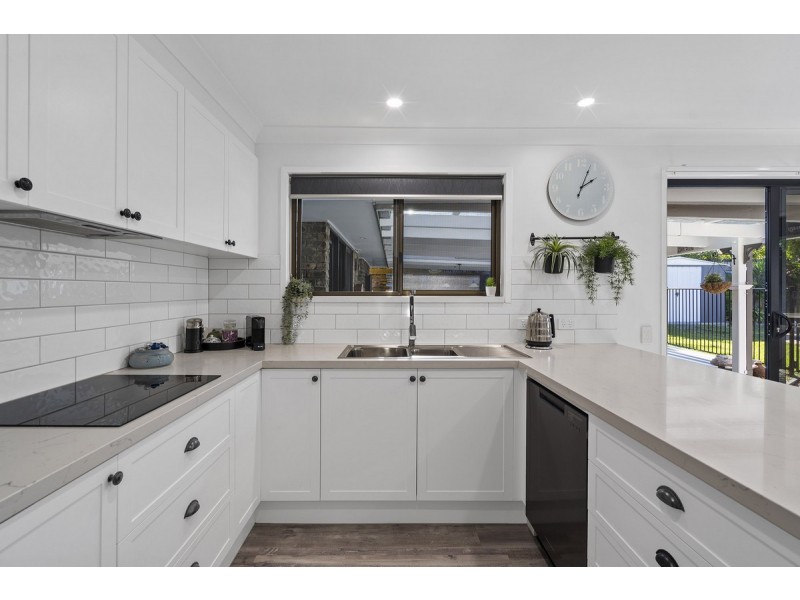 4 Calder Crescent, Helensvale QLD 4212