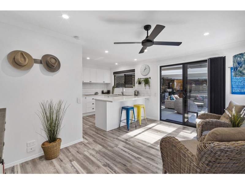 4 Calder Crescent, Helensvale QLD 4212