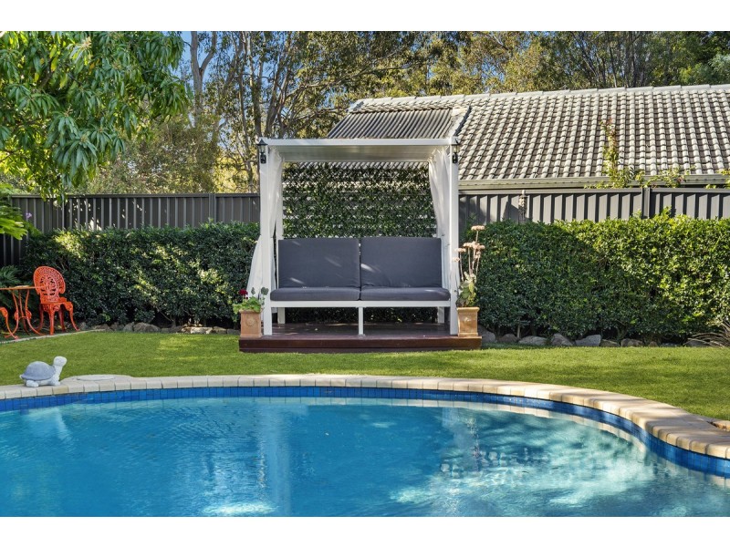 4 Calder Crescent, Helensvale QLD 4212