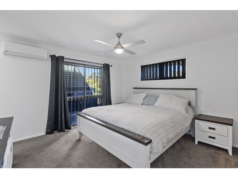 4 Calder Crescent, Helensvale QLD 4212