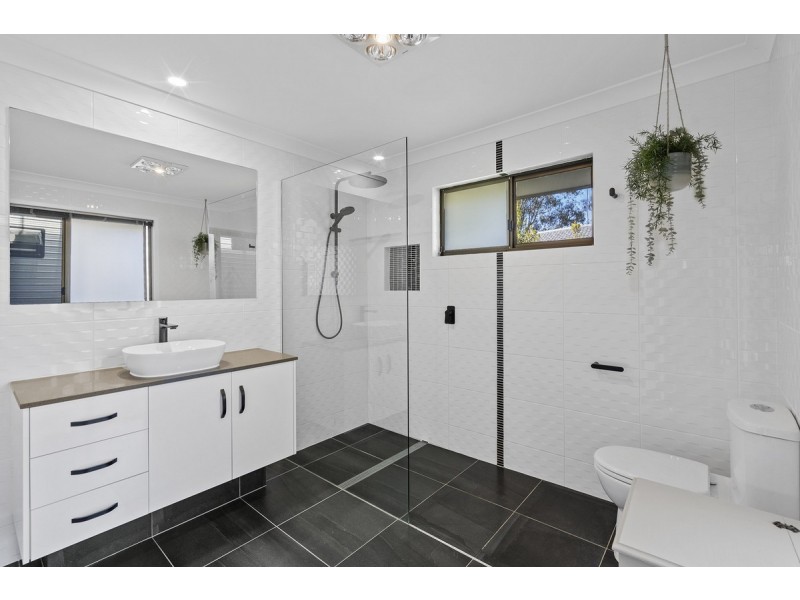 4 Calder Crescent, Helensvale QLD 4212