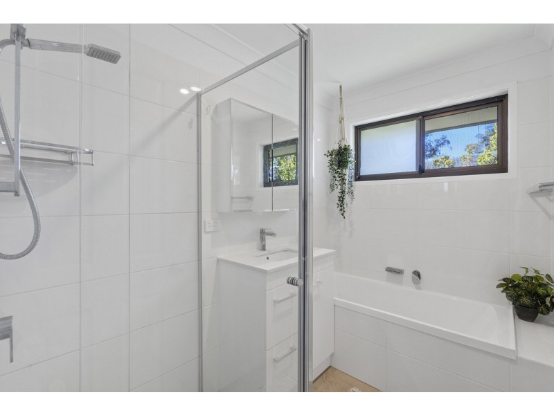 4 Calder Crescent, Helensvale QLD 4212