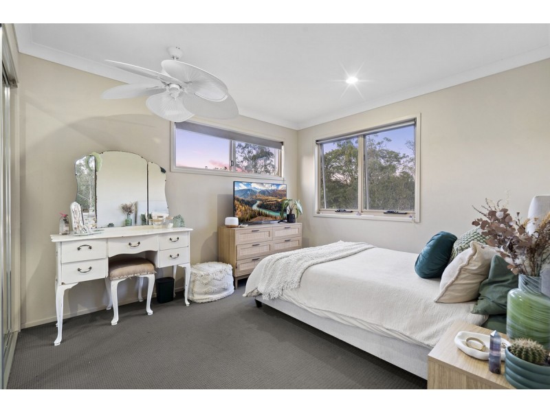 5 Silver Dawn Crescent, Oxenford QLD 4210