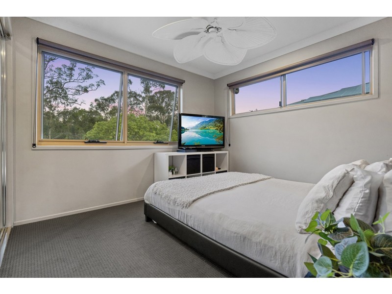 5 Silver Dawn Crescent, Oxenford QLD 4210