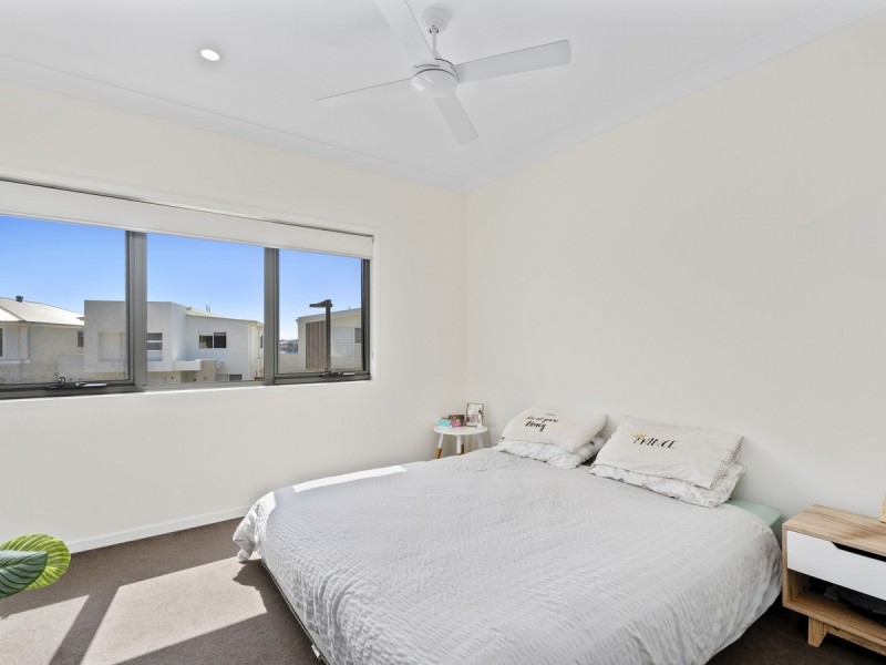 63/1 Lyra Avenue, Hope Island QLD 4212