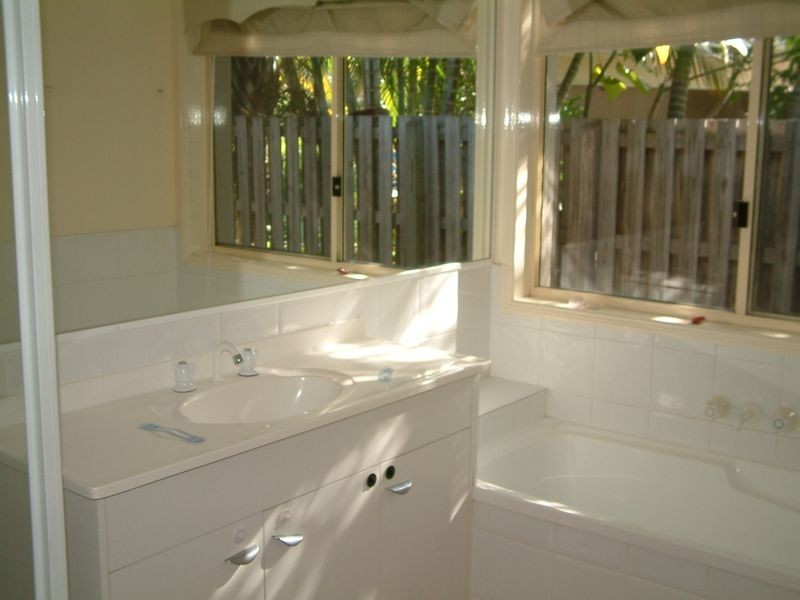 10 Midpark Court, Helensvale QLD 4212