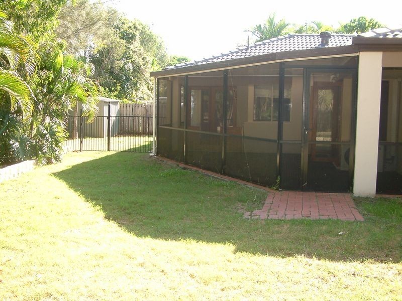 10 Midpark Court, Helensvale QLD 4212