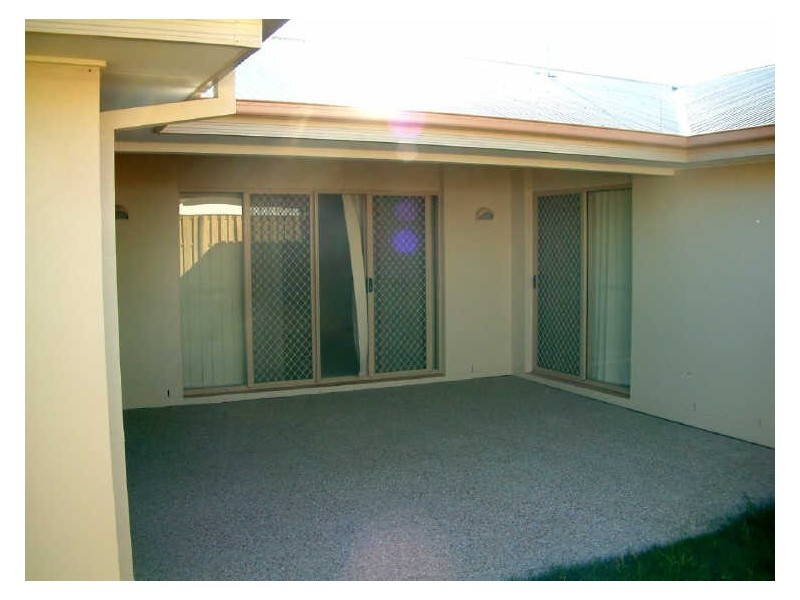 20 Bonner Court, Pacific Pines QLD 4211