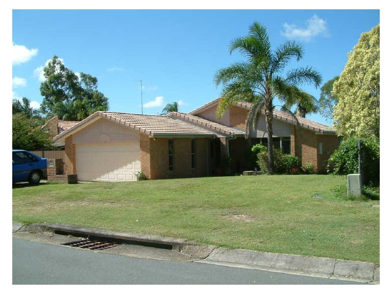 15 Barradine Crescent, Helensvale QLD 4212