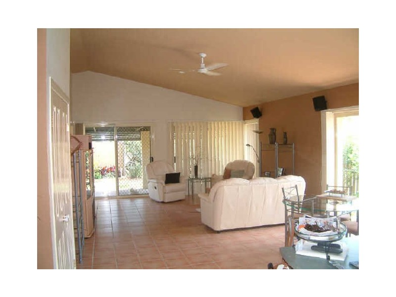 18 Wandilla Drive, Helensvale QLD 4212