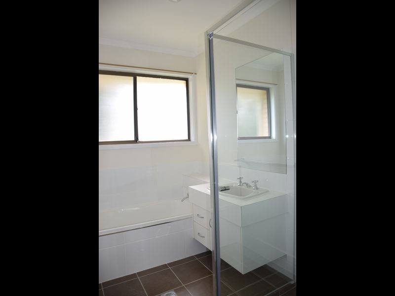 18 Wolvi Place, Helensvale QLD 4212