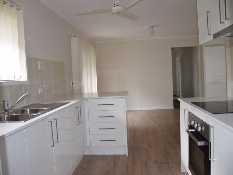 18 Wolvi Place, Helensvale QLD 4212