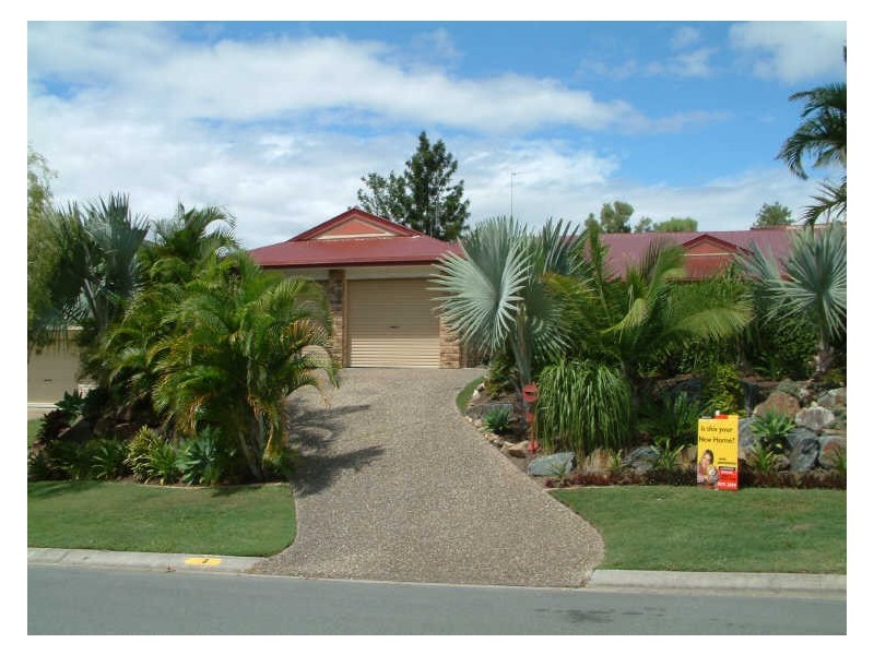 8 Polynesia Drive, Pacific Pines QLD 4211