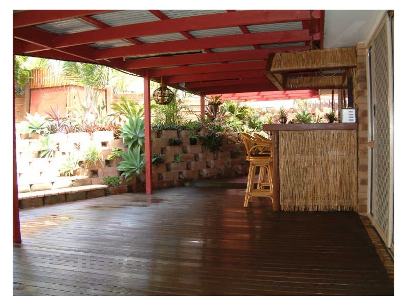 8 Polynesia Drive, Pacific Pines QLD 4211